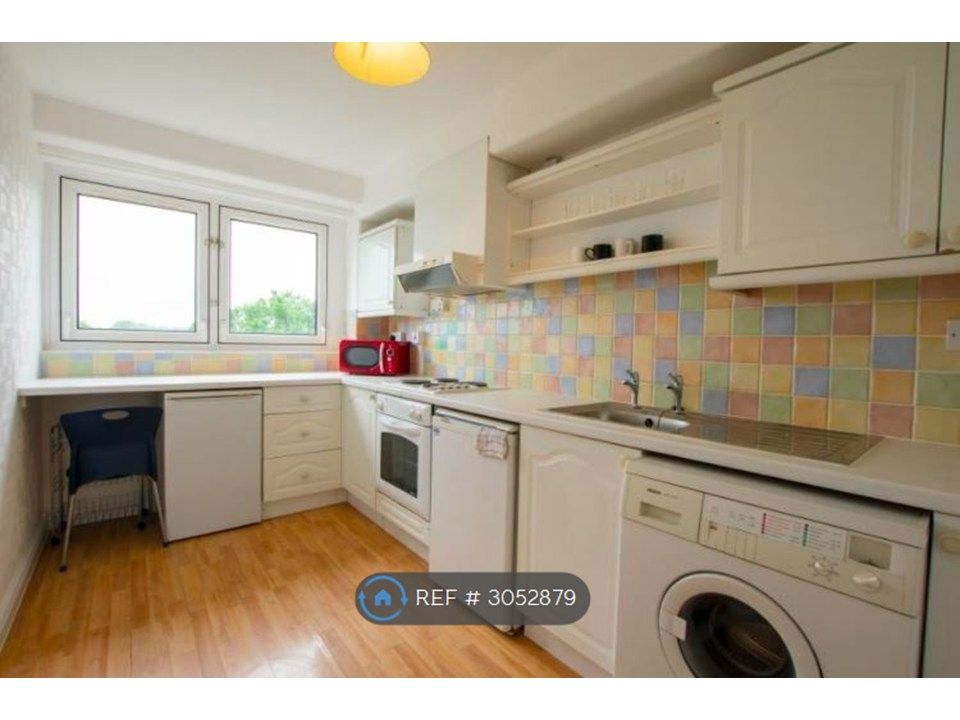 Property photo 3 of 8 Kitchen