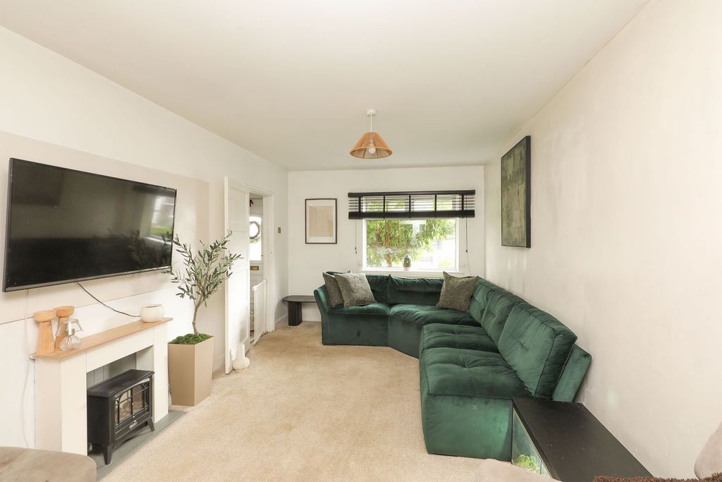 Property photo 2 of 23