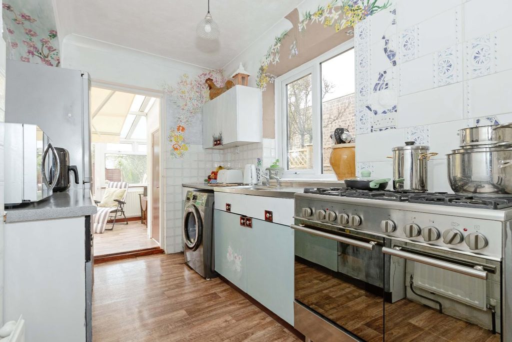 Property photo 3 of 32 22 Cecil_20.Jpg