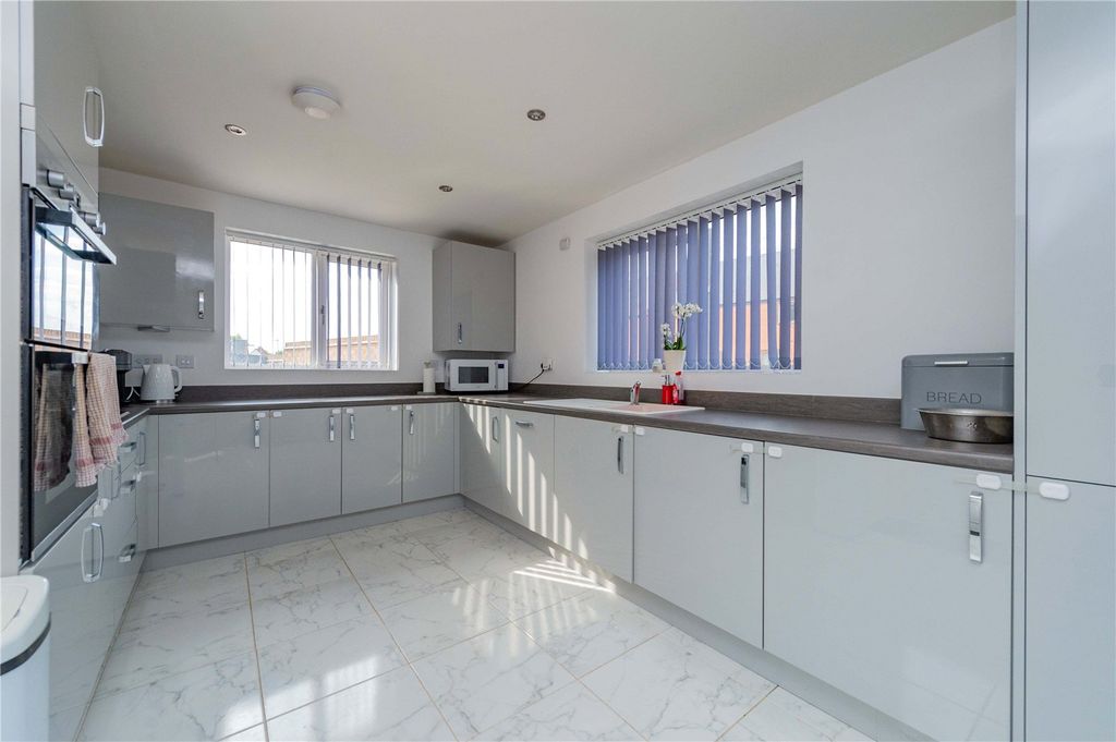 Property photo 2 of 38 Picture No. 25