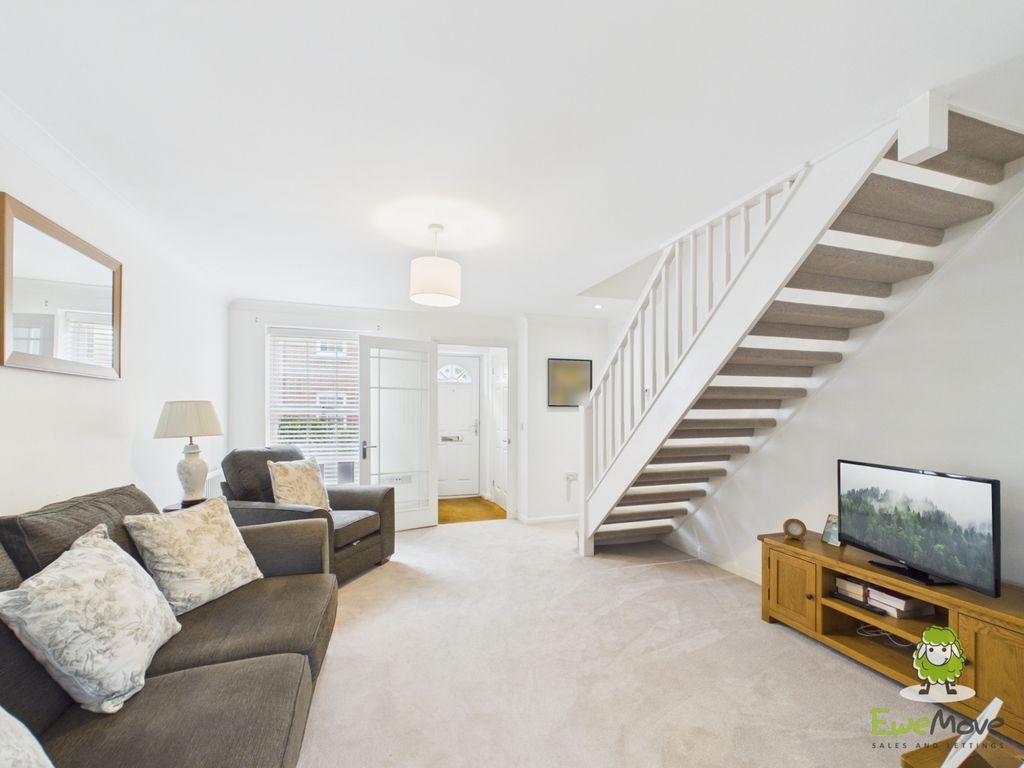 Property photo 3 of 11 Ewemove Estate Agents Basingstoke