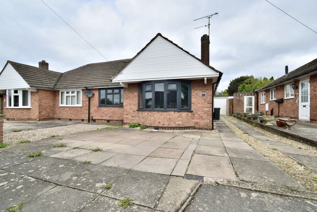 Property photo 1 of 12 Foxhunter Drive, Oadby, Leicester, Leicestershire, Le2 5Fe