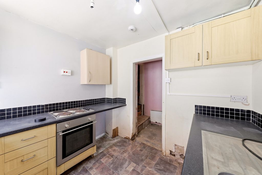 Property photo 1 of 6 Kitchen