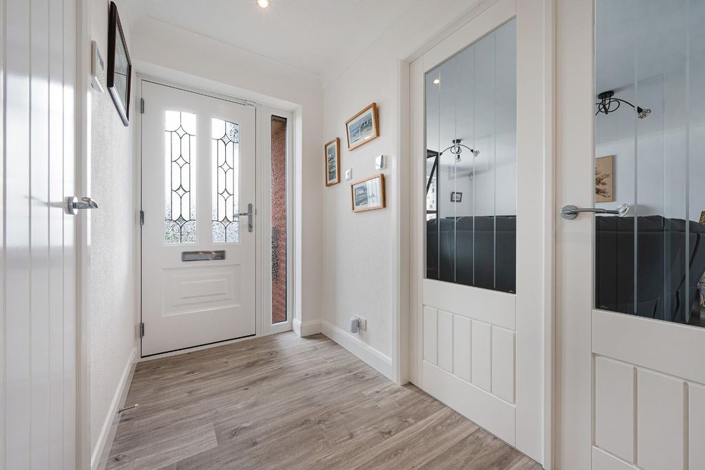 Property photo 3 of 35 1 Chelwood Close Hdr-13.Jpg