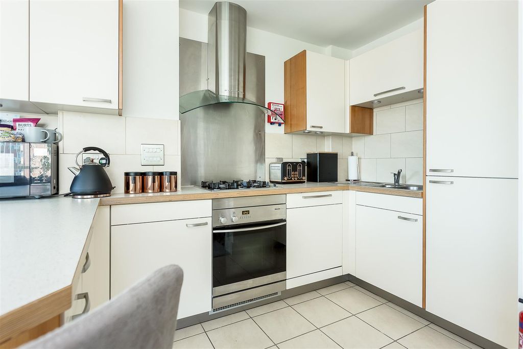 Property photo 2 of 19 88Dolphinquays-Ph18_Print.Jpg