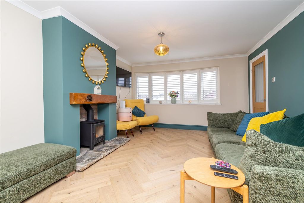 Property photo 2 of 28 Lounge / Diner