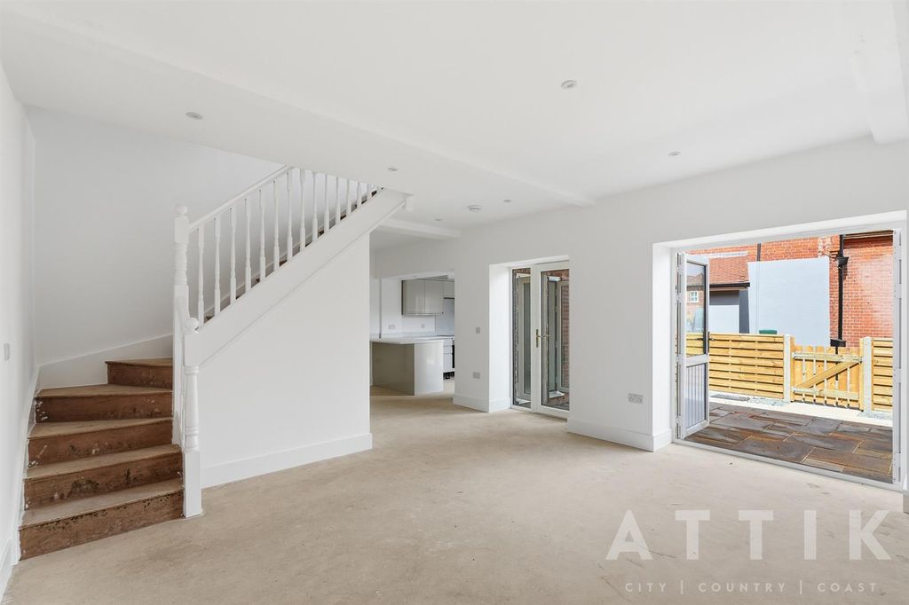Property photo 3 of 20 Shelfanger_Road_B_007.Jpg