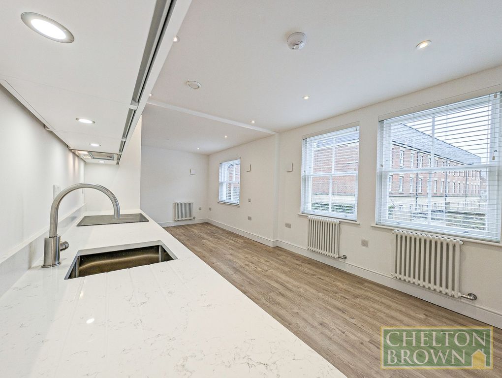 Property photo 3 of 16 Living Space