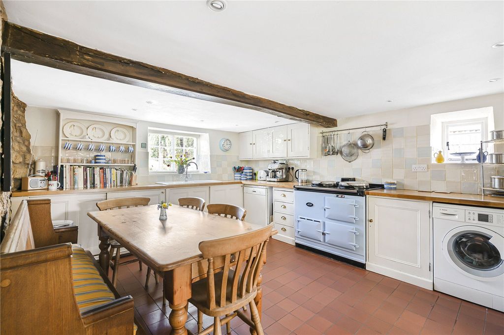 Property photo 3 of 19 Kitchen/Breakfast