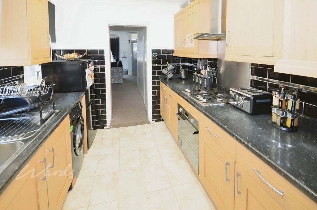 Property photo 2 of 8 Albany Road Kitchen