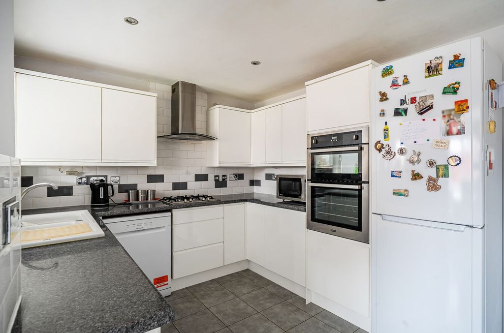 Property photo 3 of 12