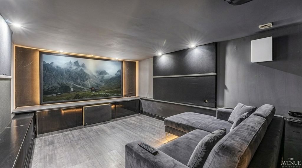 Property photo 3 of 46 3781345