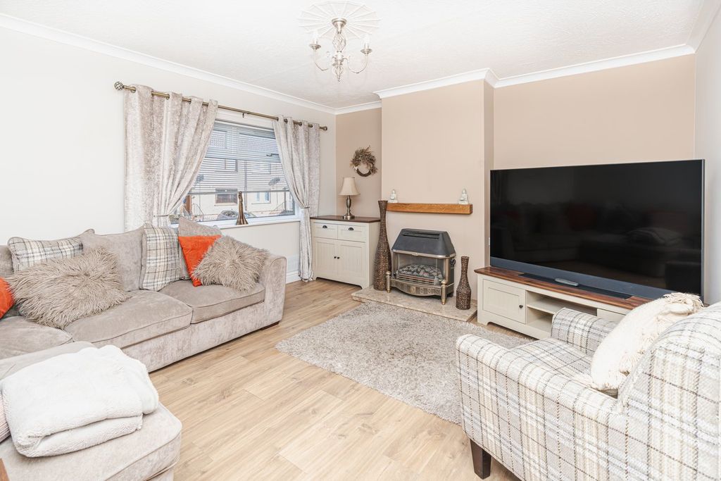 Property photo 3 of 31