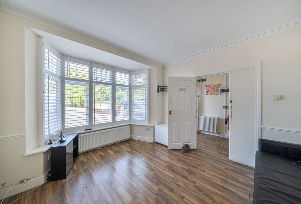 Property photo 3 of 16 1466259-17-6A1054...