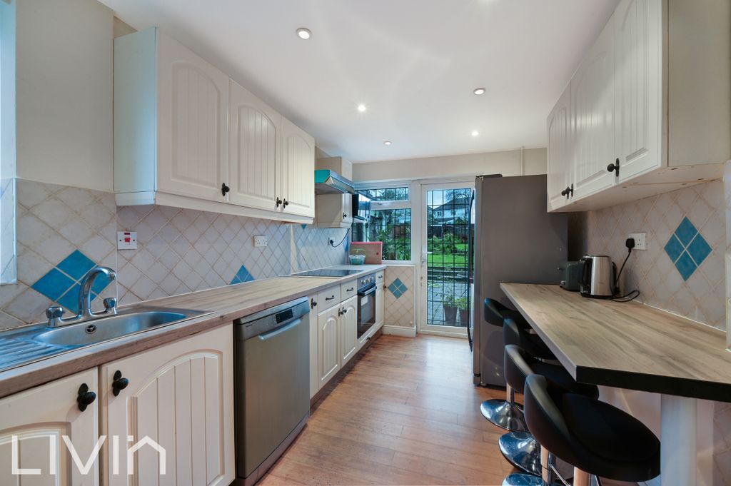 Property photo 1 of 12 Selsdon Park, 95 (12 From 21)-3