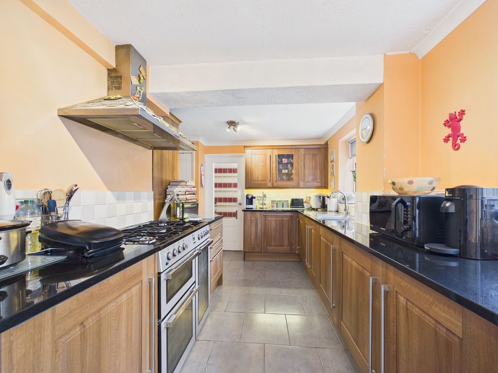 Property photo 2 of 14 Kitchen