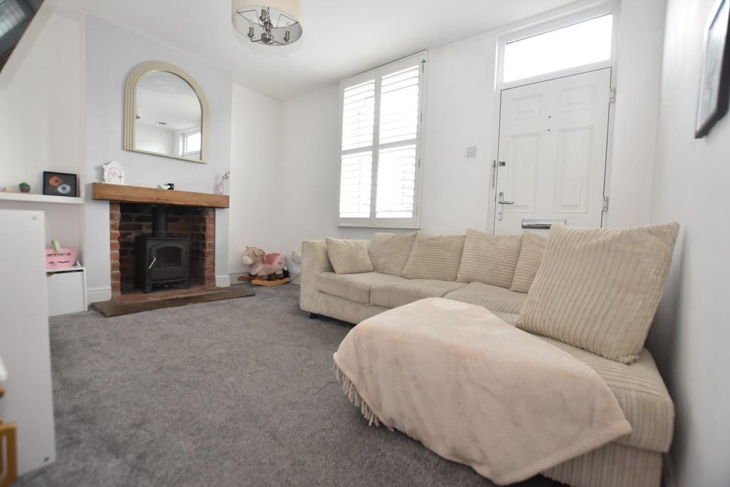 Property photo 3 of 10 Lounge 01.Jpg