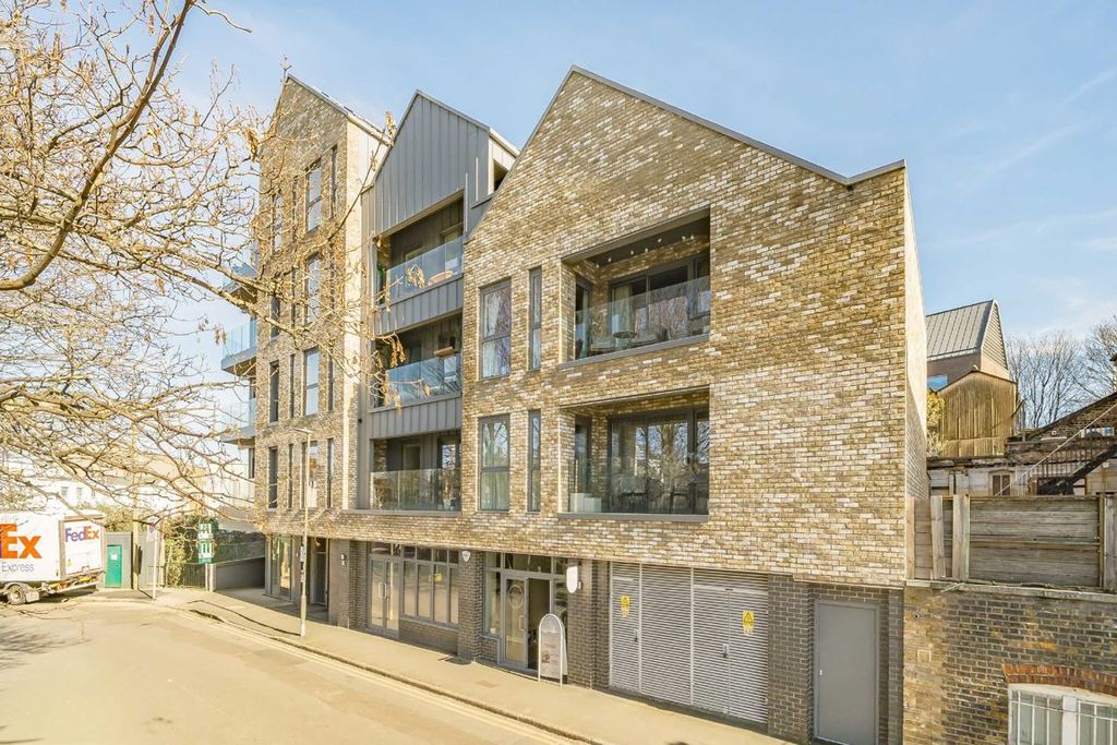 Property photo 3 of 8