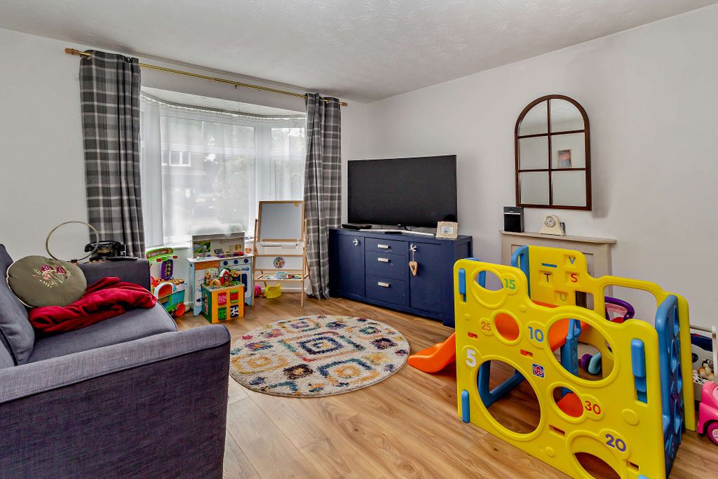 Property photo 3 of 11