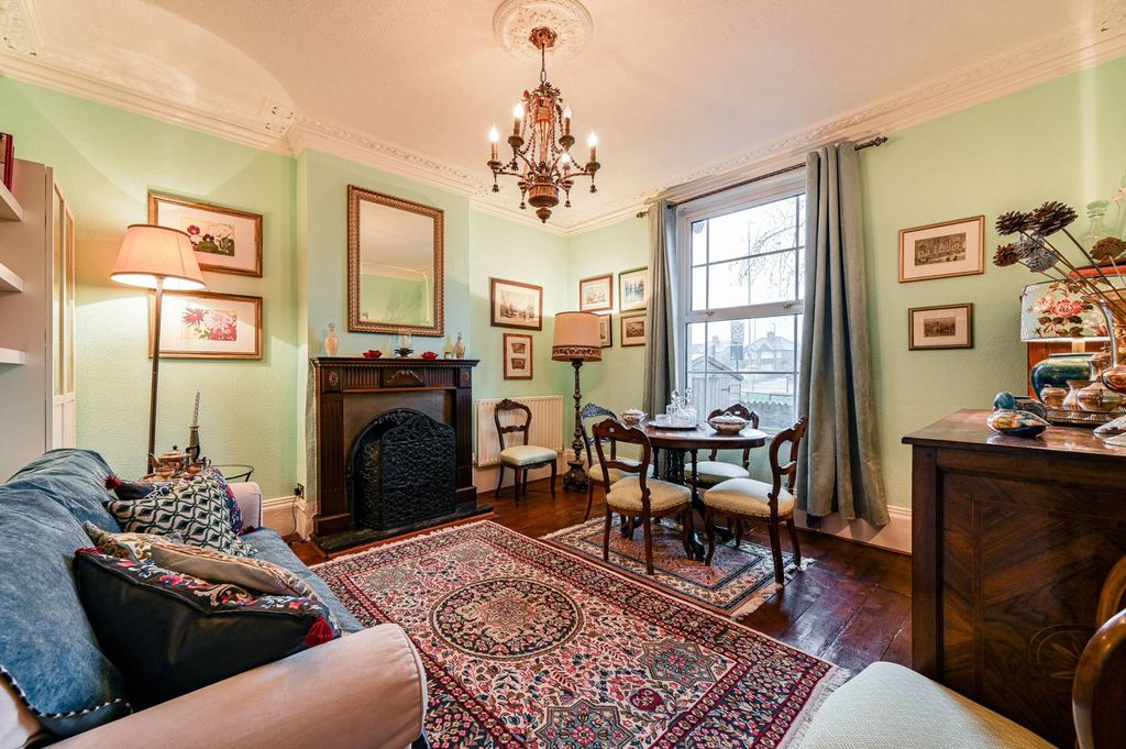 Property photo 3 of 27