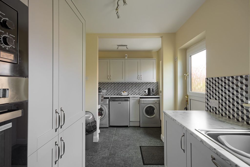 Property photo 3 of 17 39352213