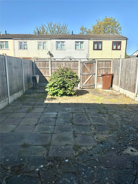Property photo 2 of 12 Garden