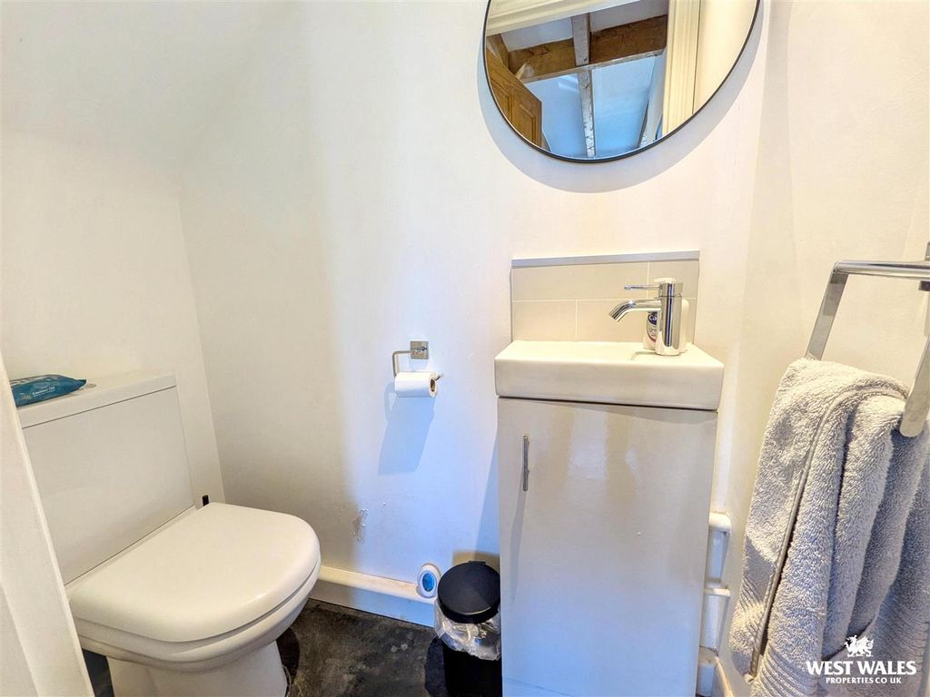 Property photo 3 of 24 12789.Jpg