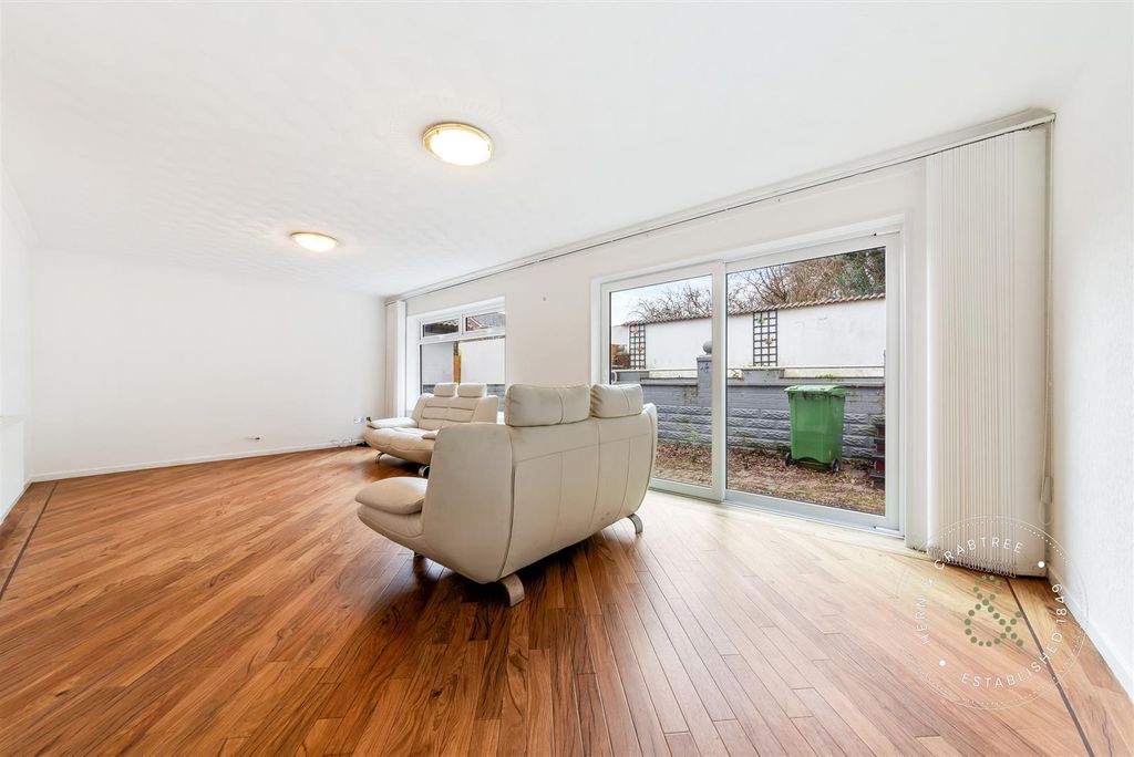 Property photo 3 of 26 Lon-Werdd-Close-13.Jpg