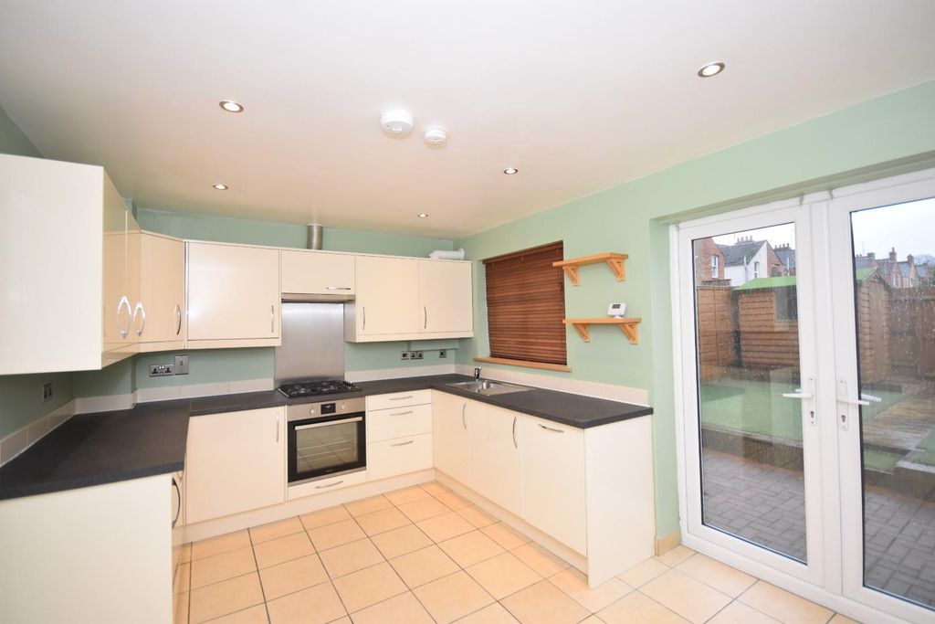 Property photo 2 of 9