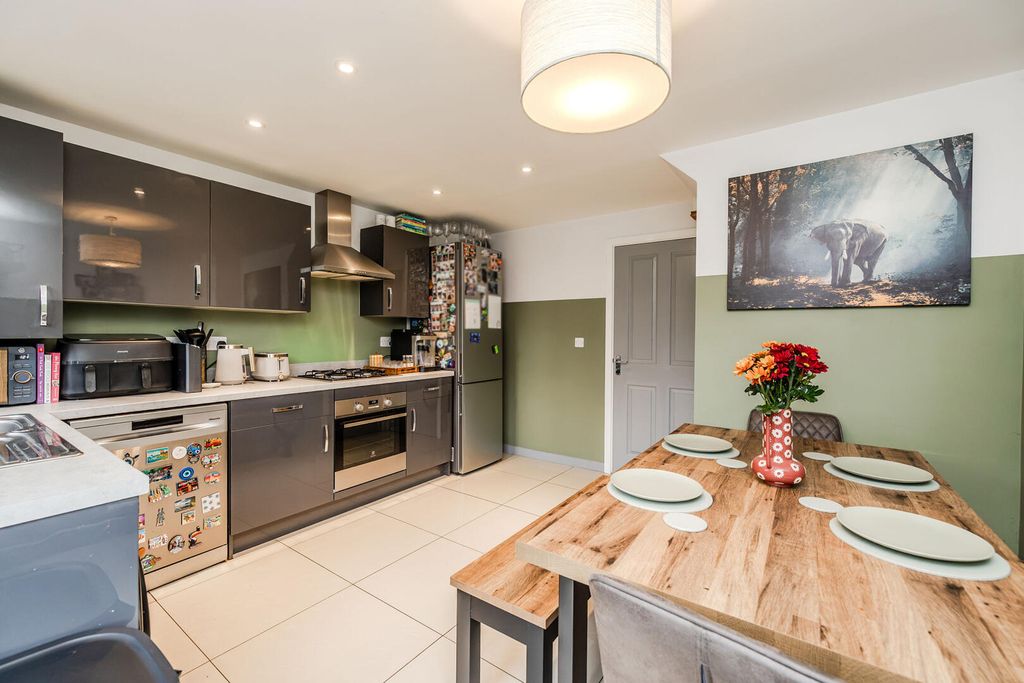 Property photo 3 of 27 Kitchen/Dining