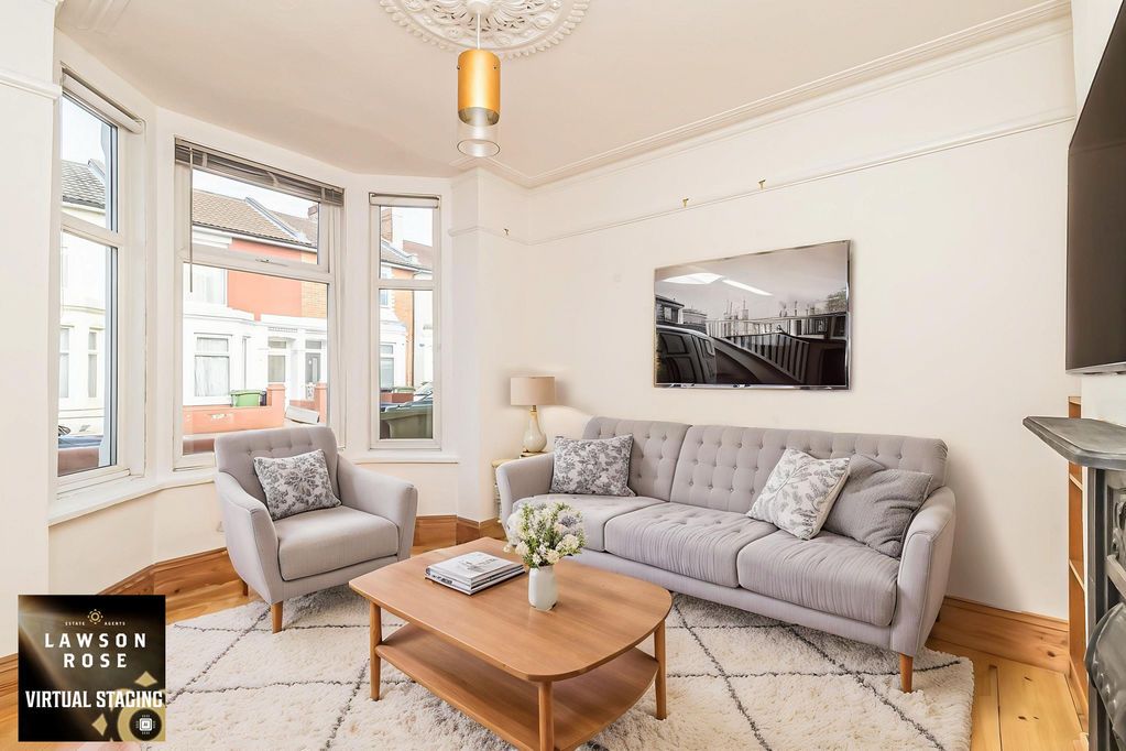 Property photo 2 of 14 .