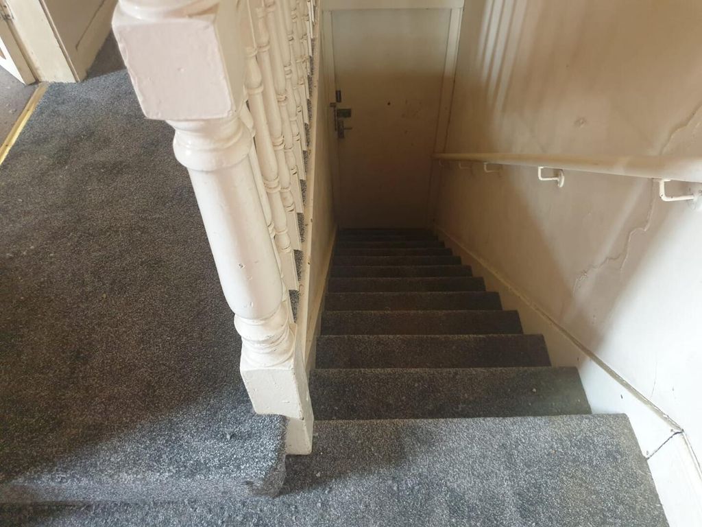 Property photo 3 of 8 Hallway