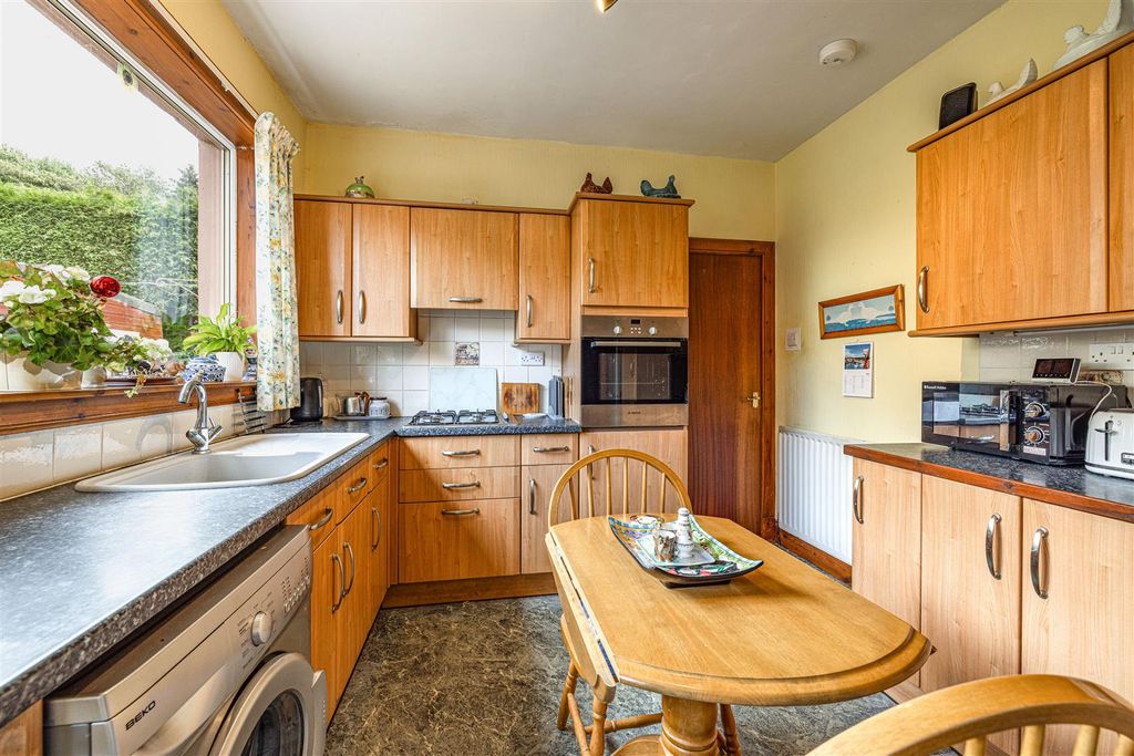 Property photo 2 of 26 10 Glenfield Road East Galashiels 17.Jpg