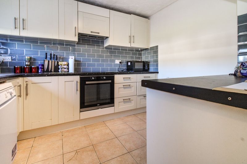 Property photo 3 of 9 Photo 4