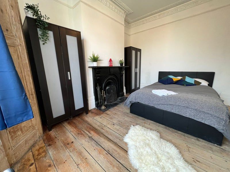 Property photo 3 of 12 Room 1- £800 Available 25/09/2026