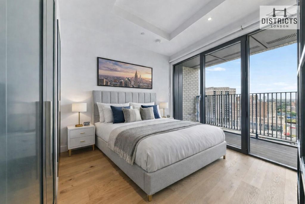 Property photo 3 of 6 Bedroom.Jpg