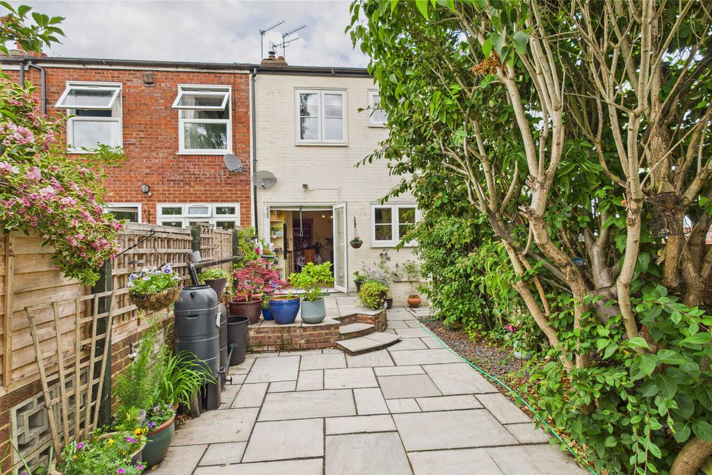 Property photo 3 of 25