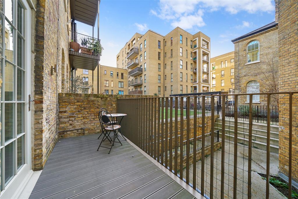 Property photo 3 of 16 Balcony