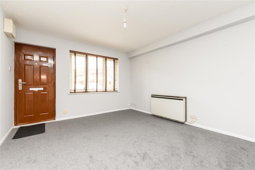 Property photo 3 of 13 Lounge