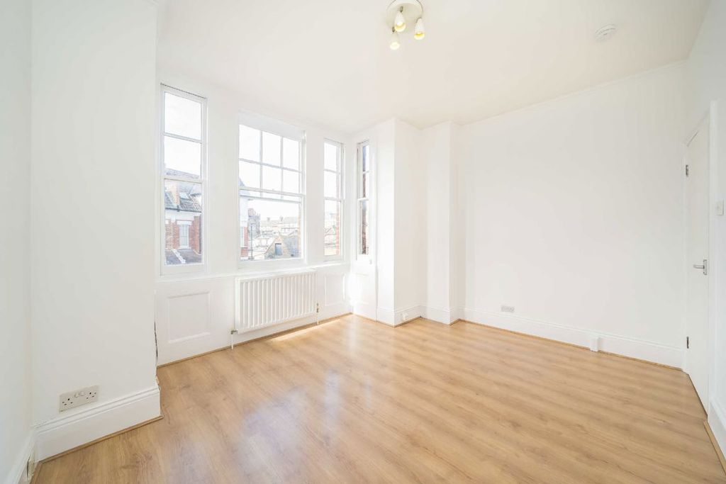 Property photo 3 of 6