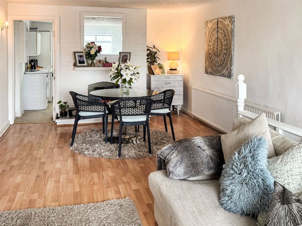 Property photo 2 of 17 Picture No. 12