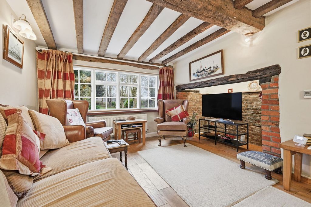 Property photo 2 of 19 Lounge