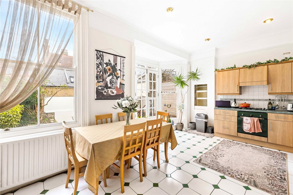 Property photo 3 of 32 Picture No. 16