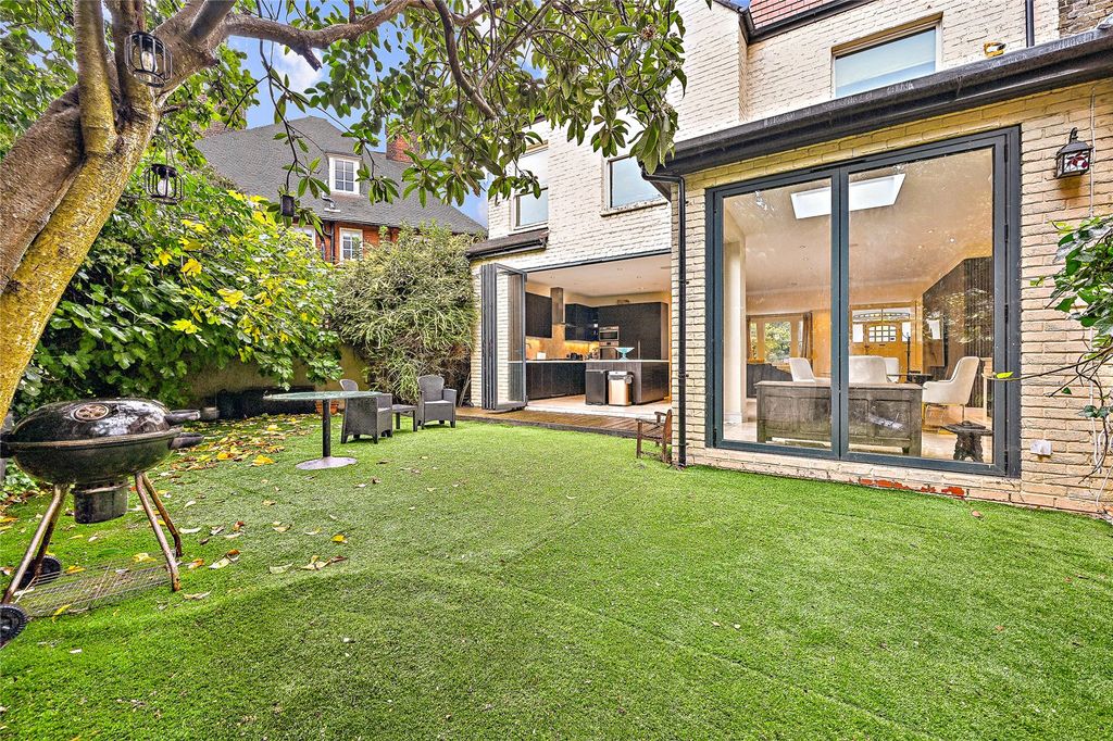 Property photo 2 of 14 Garden