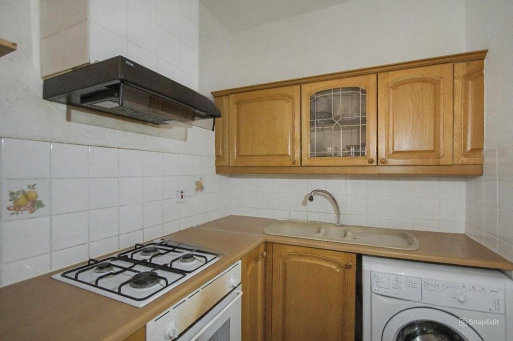 Property photo 3 of 6 Flat 2, Bankside, Brock Lane, Maidenhead, Sl6 1Lp