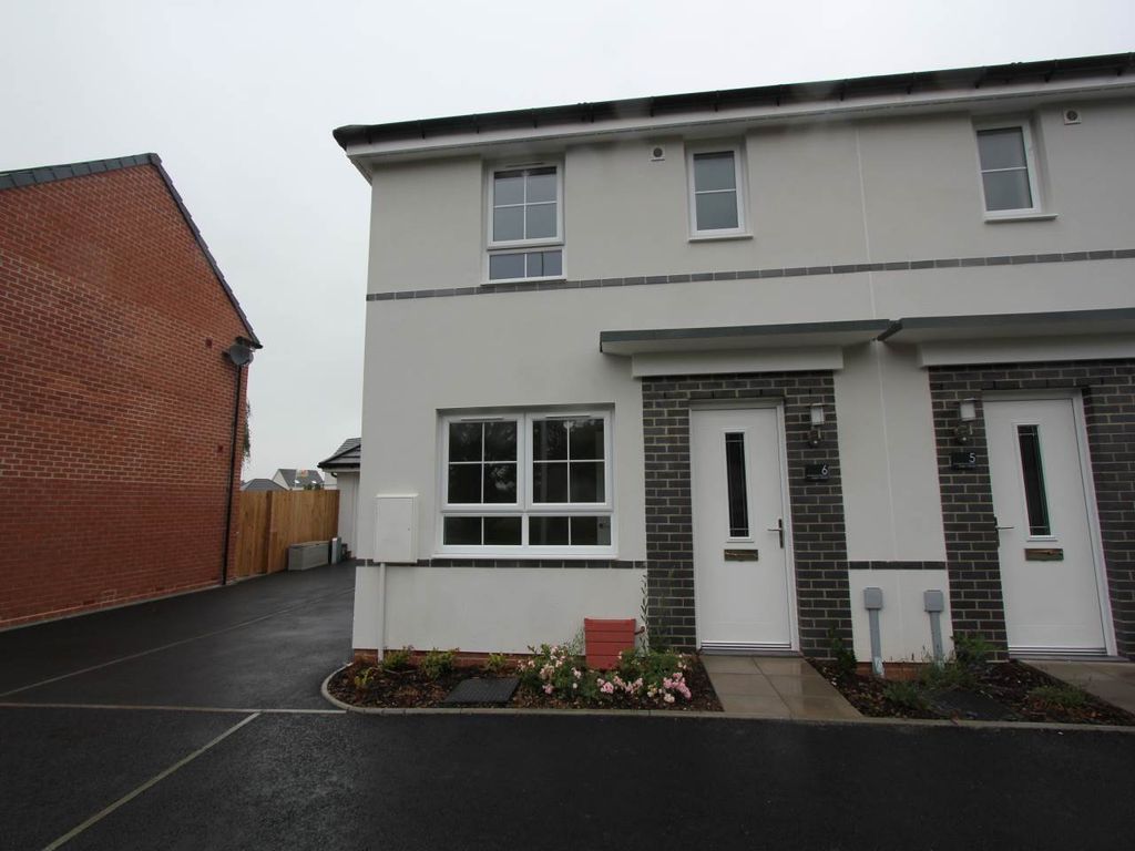 Property photo 1 of 11 Front