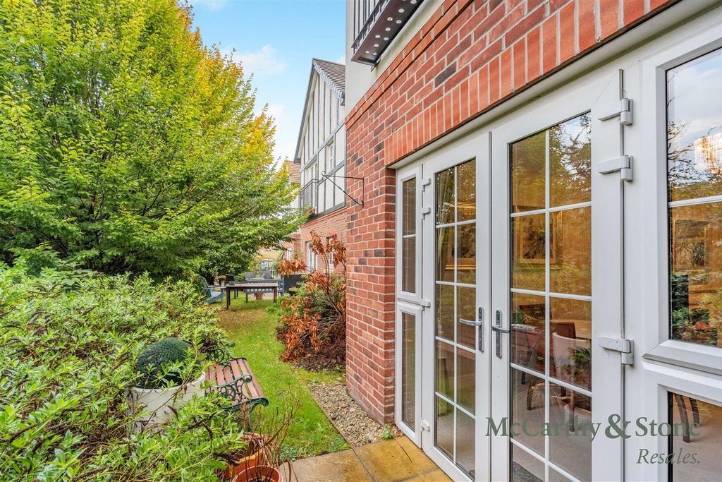 Property photo 1 of 23 8708392-Exterior05.Jpg