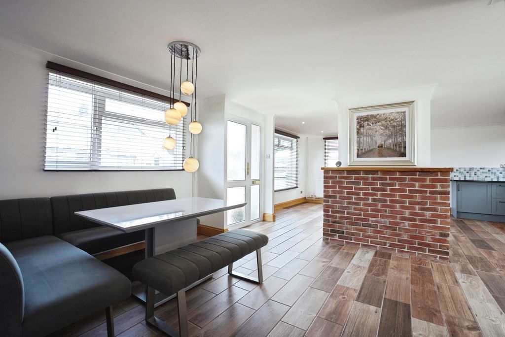 Property photo 3 of 15 Pbox-Img.Jpg