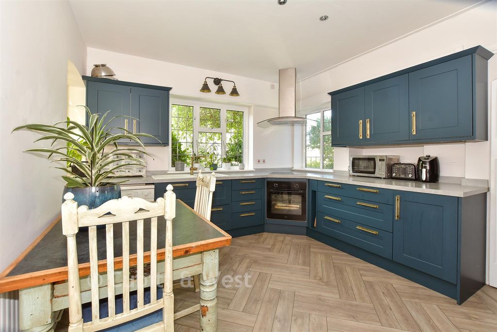 Property photo 1 of 15 Kitchen