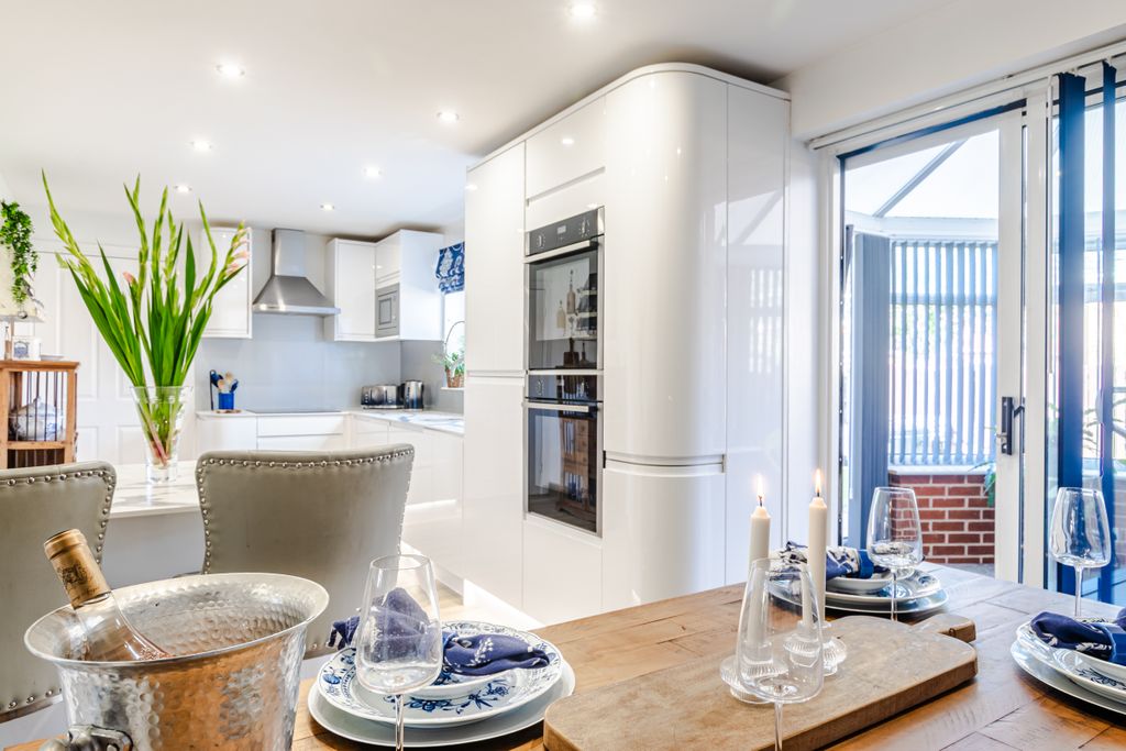 Property photo 2 of 36 Kitchen3